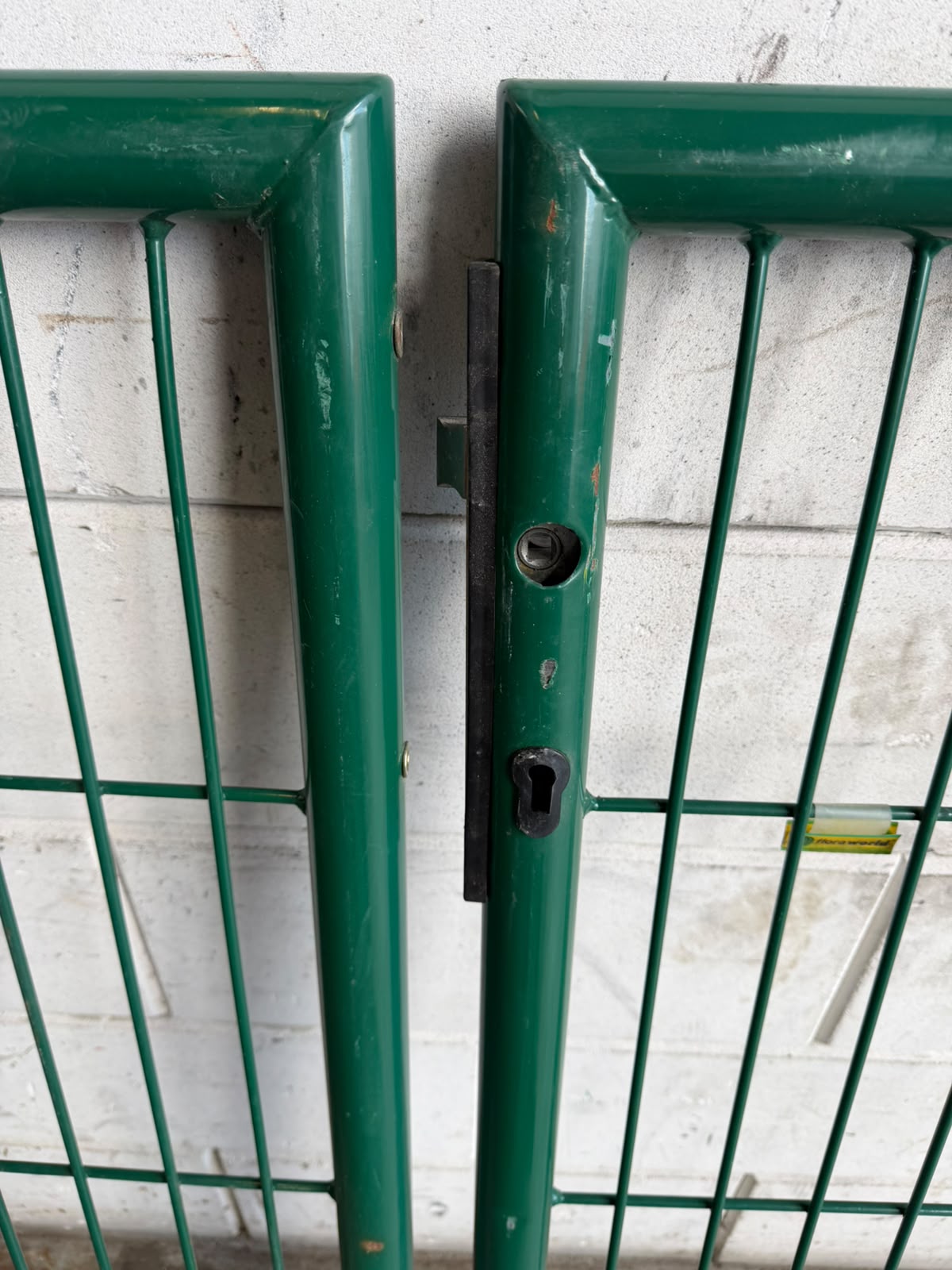 Dubbele tuinpoort 300 × 100 cm – RAL6005 mosgroen – 2e keus
