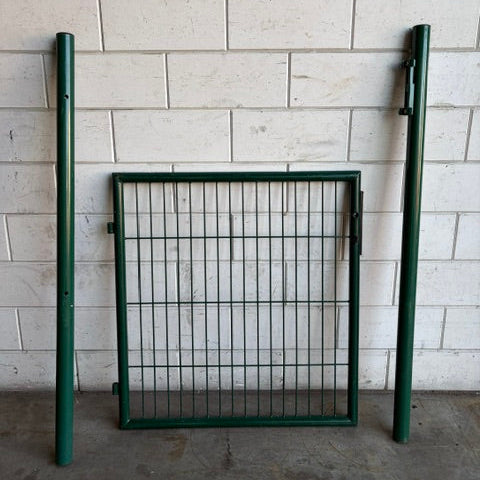 Enkele tuinpoort 90 x 100 cm met ronde palen – RAL6005 – 2e keus