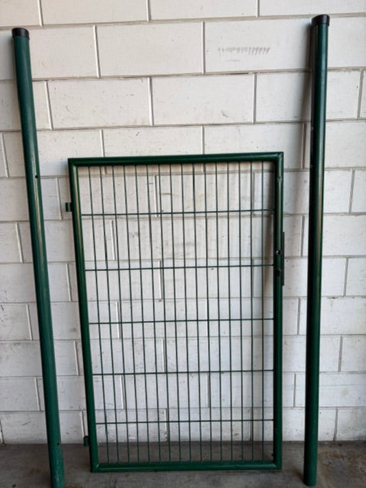Enkele tuinpoort 90 x 150 cm met ronde palen – RAL6005 – 2e keus